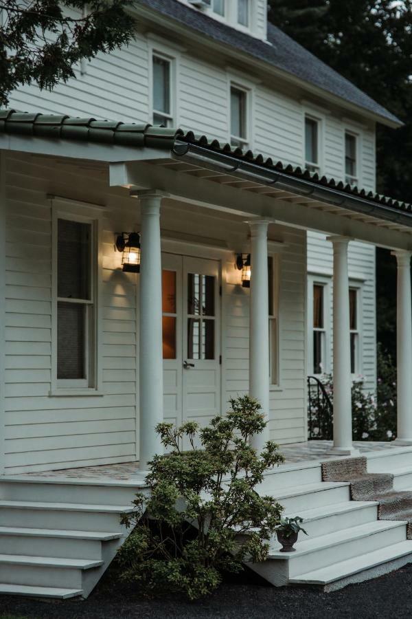 Foxfire Mountain House Hotel Mount Pleasant Exterior photo